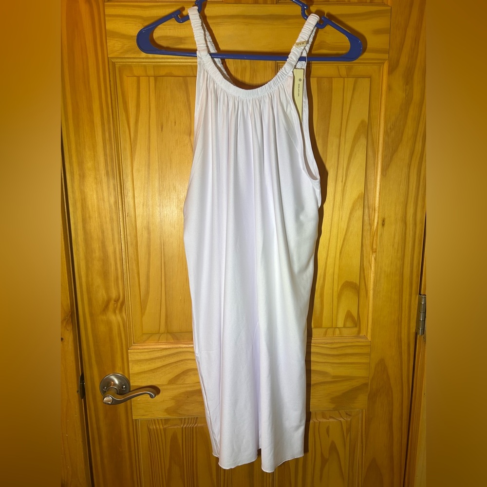 UVN White Sleeveless Mini Dress comes with bracelet Size Large